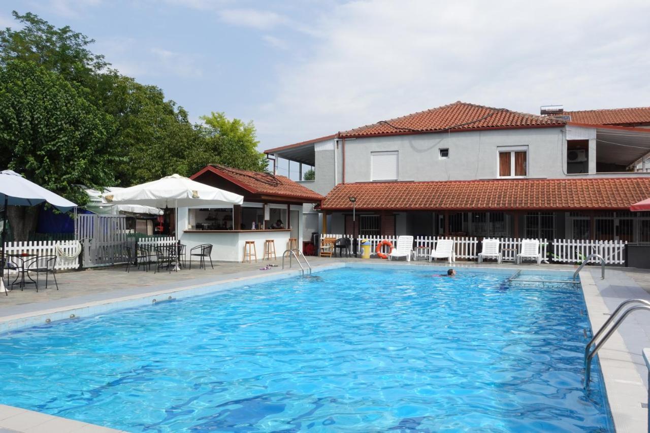 Camping Mitikas And Bungalows Pláka Litókhoro Eksteriør bilde