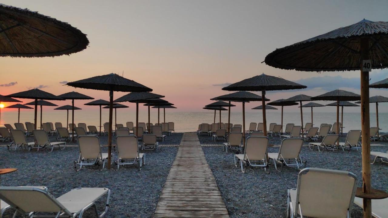 Camping Mitikas And Bungalows Pláka Litókhoro Eksteriør bilde